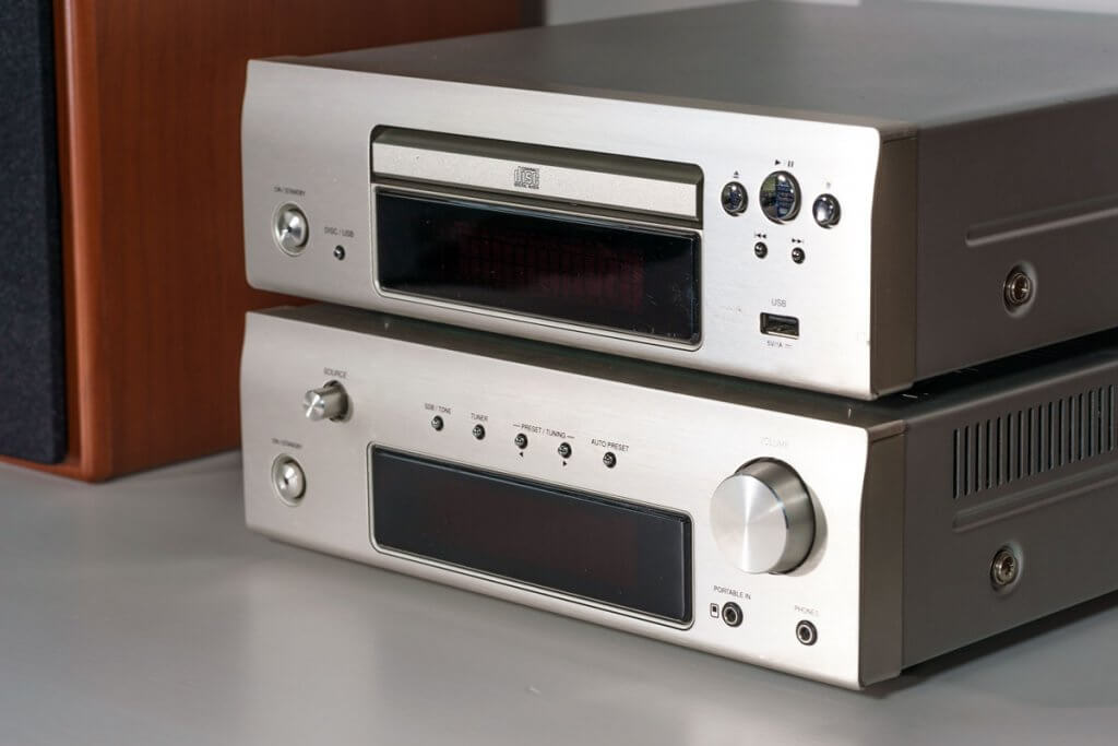 cd-player - mehrere geraete als teil einer hi-fi-anlage