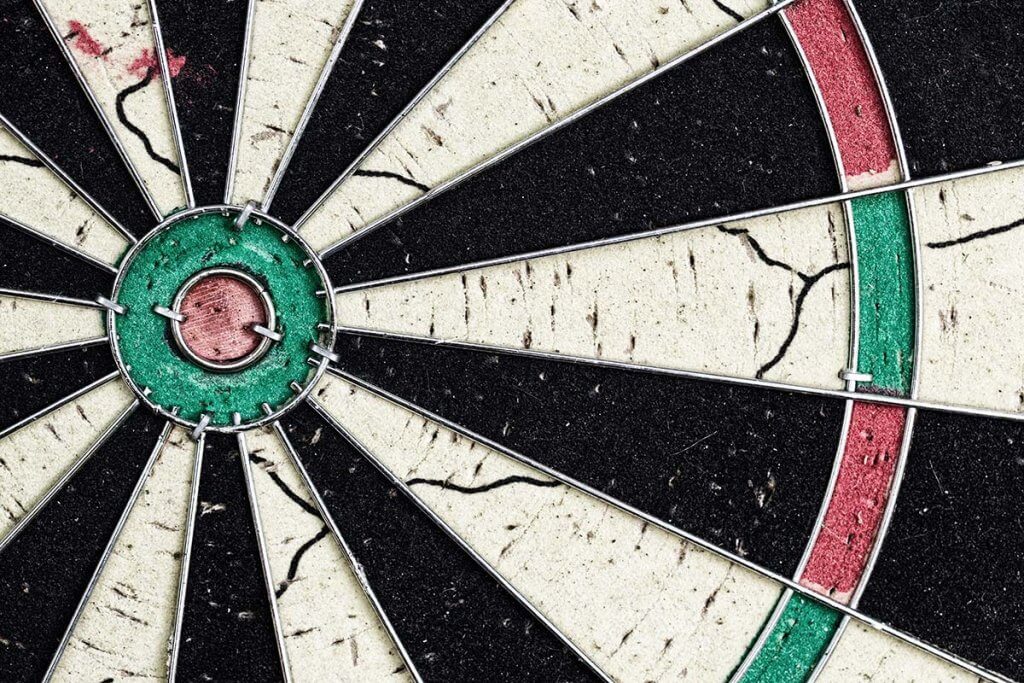 Dartscheibe mit Rissen