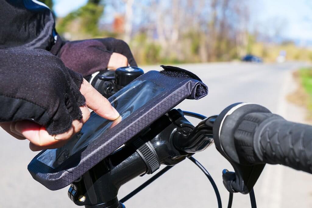 fahrrad-smartphone-halterung smartphone-nutzung beim fahren