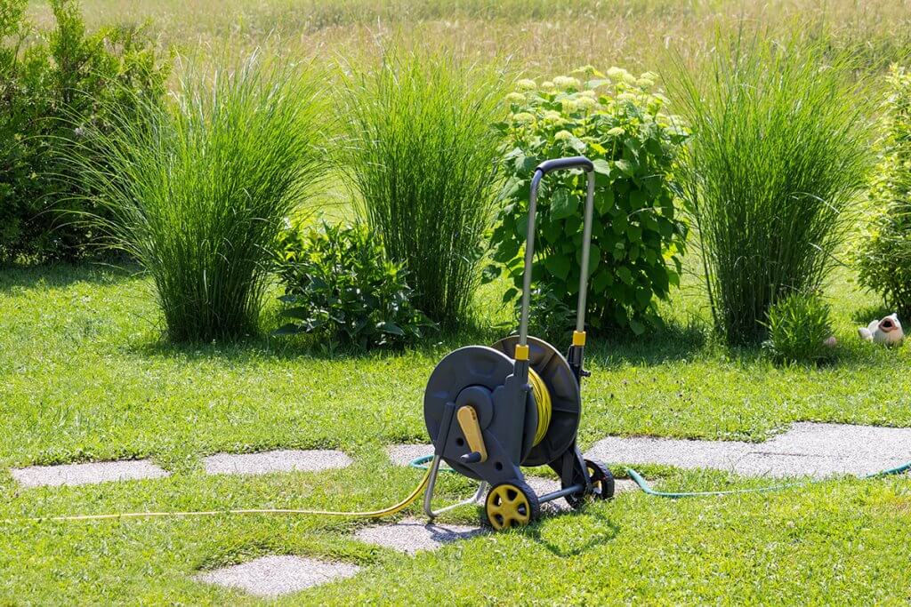 gartenschlauch schlauch bewässerung gießen schlauchtrommel schlauchwagen