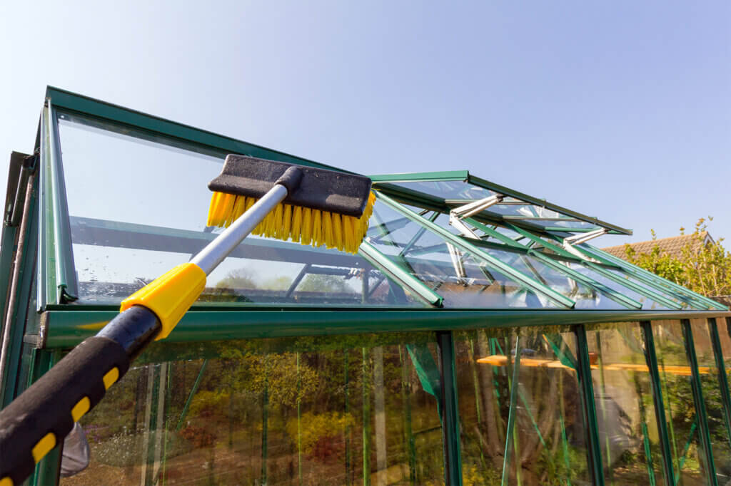 Gewächshaus Reinigung