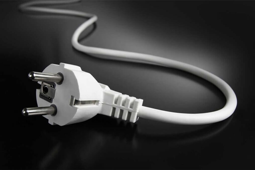 weißes Elektrokabel